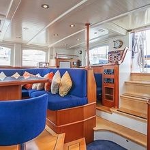 Deck saloon